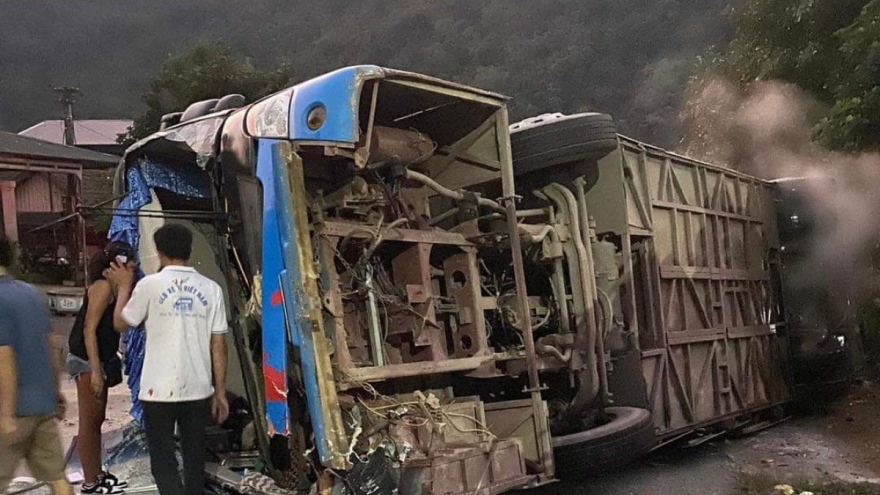 15 foreign visitors hospitalized after bus accident in northern Vietnam